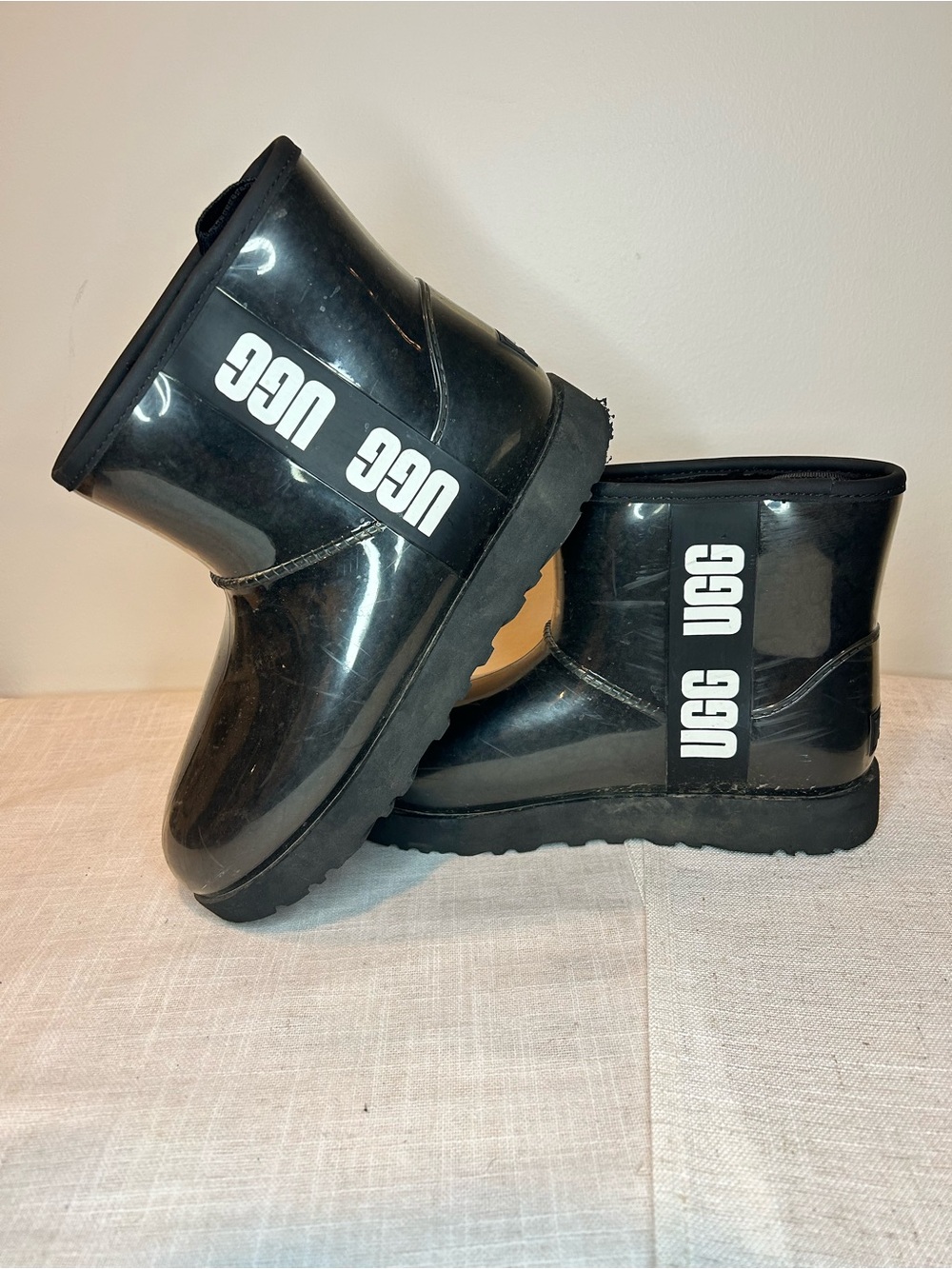 UGG women’s clear mini boot Black
